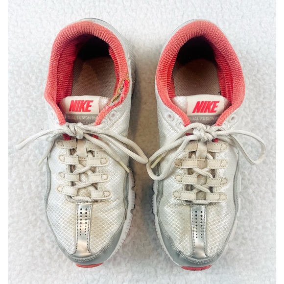(VTG) NIKE • Y2K White/Silver/Salmon Dual Fusion Athletic Runners - Picture 3 of 16